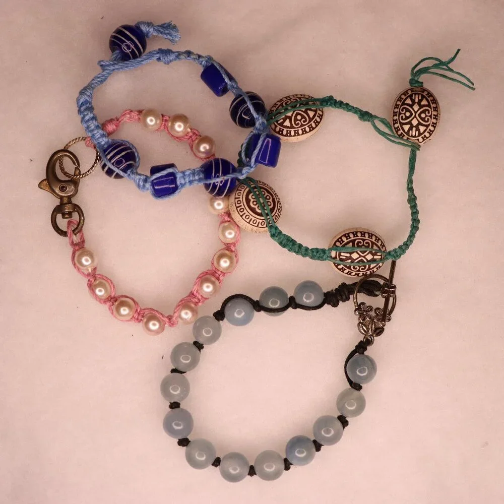 Set of 4 bracelets with glass beads and various colors great value pack